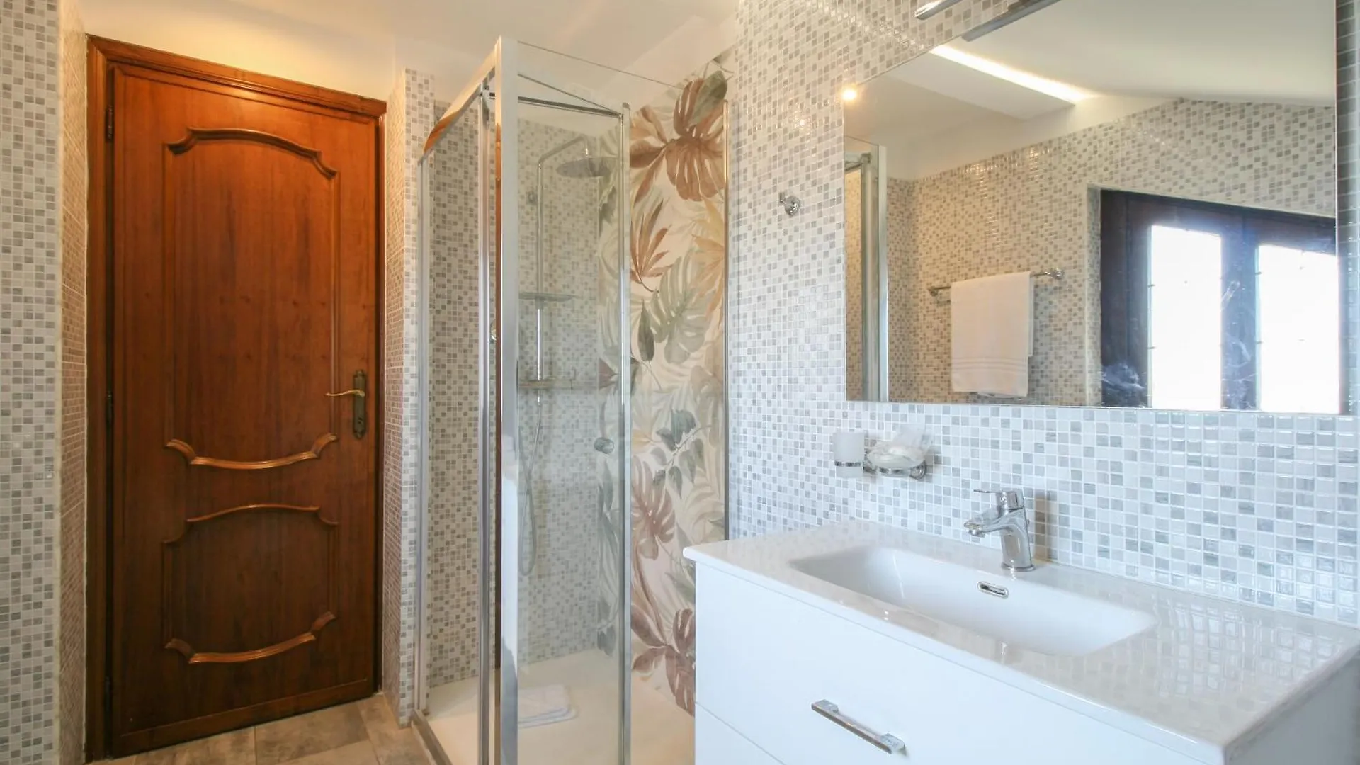Royal Penthouse - Three-Bedroom Suite - Fiumicino Airport